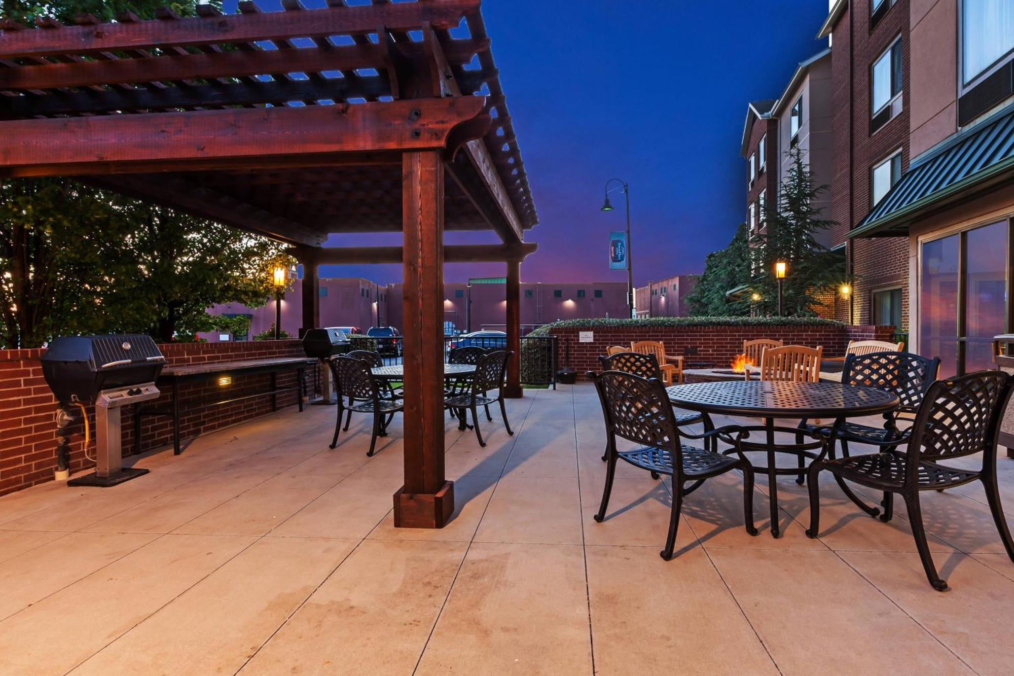 Towneplace Suites By Marriott Tulsa Броукън Ароу Екстериор снимка