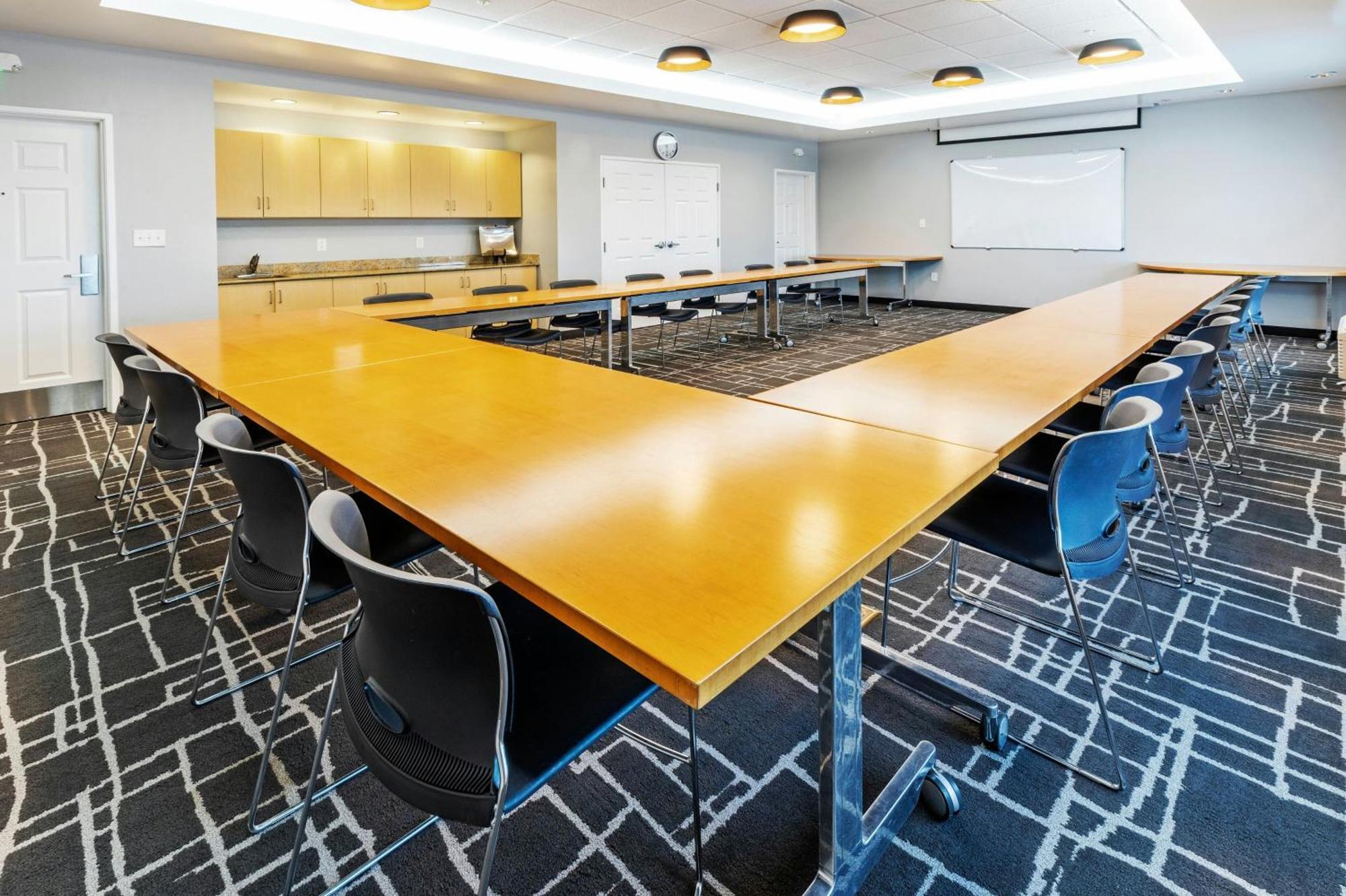 Towneplace Suites By Marriott Tulsa Броукън Ароу Екстериор снимка