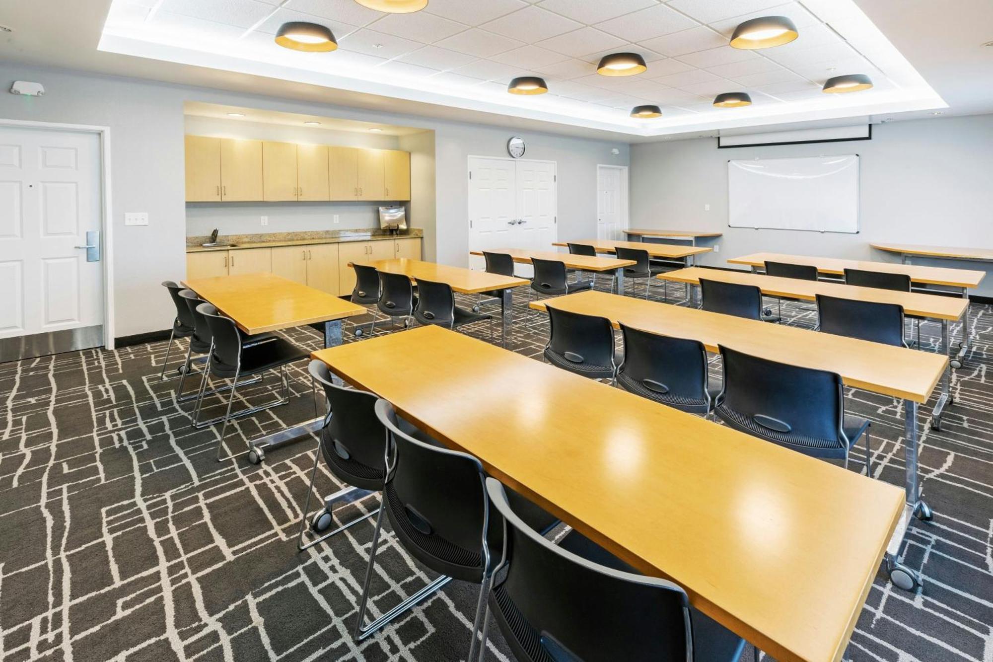 Towneplace Suites By Marriott Tulsa Броукън Ароу Екстериор снимка