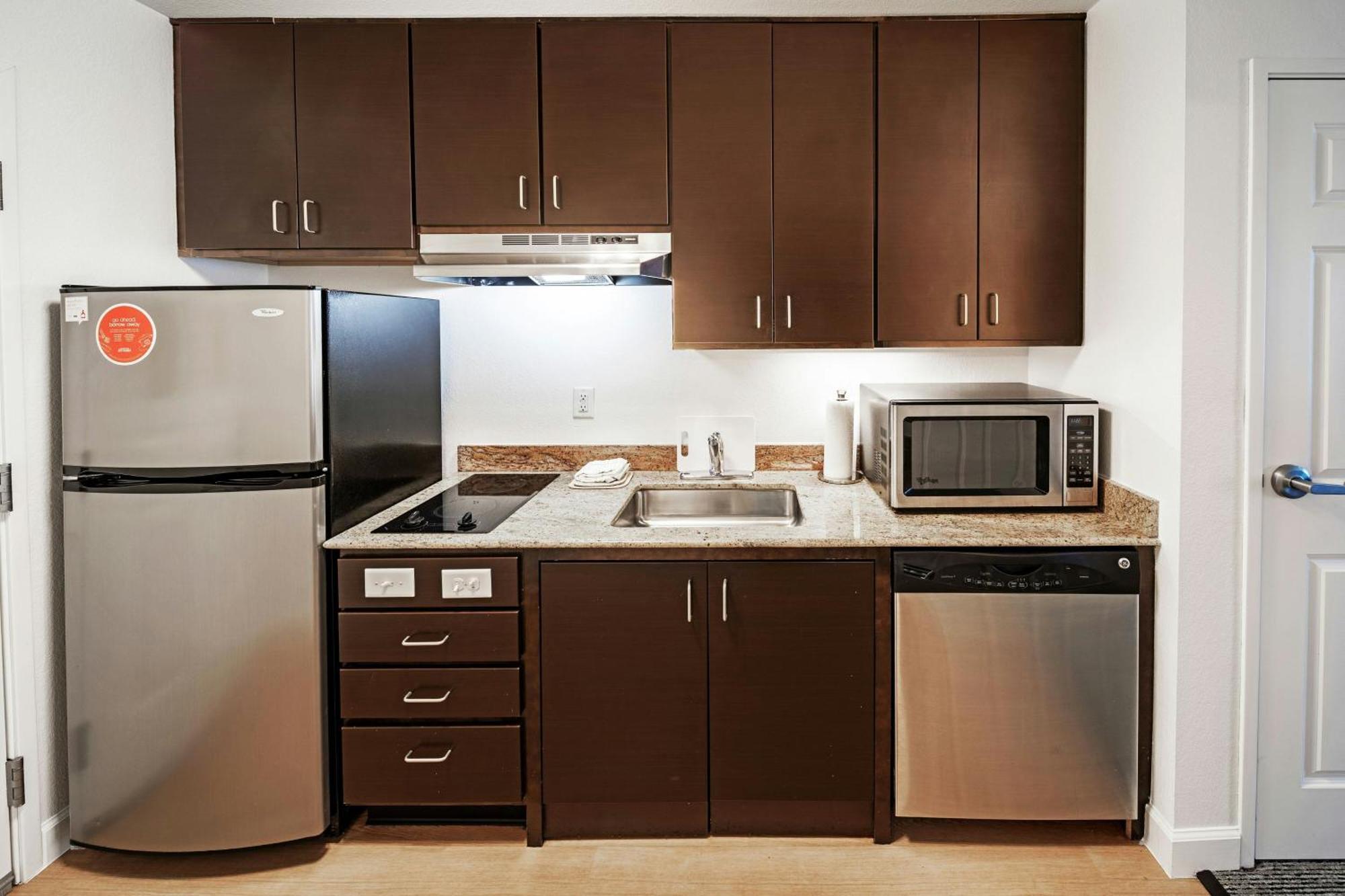 Towneplace Suites By Marriott Tulsa Броукън Ароу Екстериор снимка
